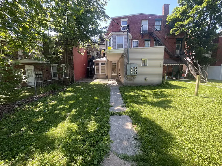 351 W King St — Photo 8