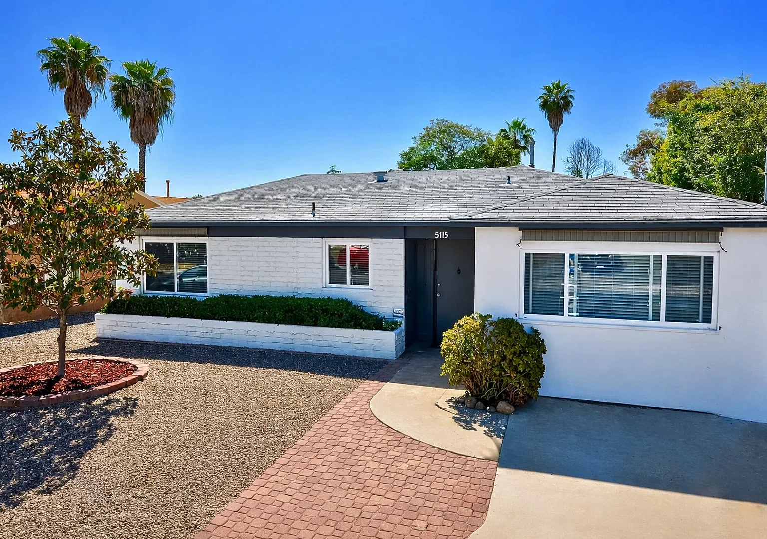 5BD/2BA, Great Sunroom! — Photo 1