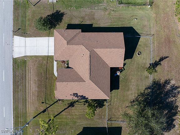 4th image of 1625 N Gator Cir