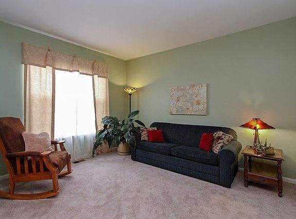 2nd image of 544 N Silver Leaf Ln