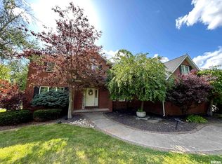 1137 Oakwood Rd, East Peoria, IL 61611