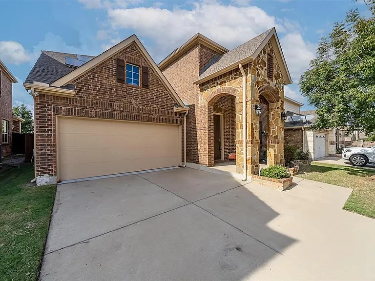 604 Darby Ln — Photo 22