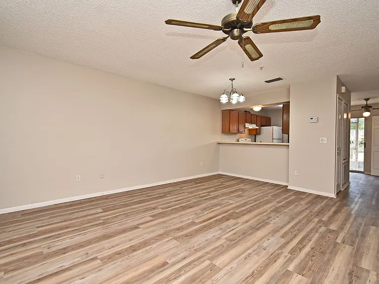 144 Reserve Cir #112 — Photo 5