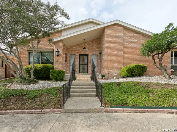 6223 Meadow Grv, Windcrest, TX 78239