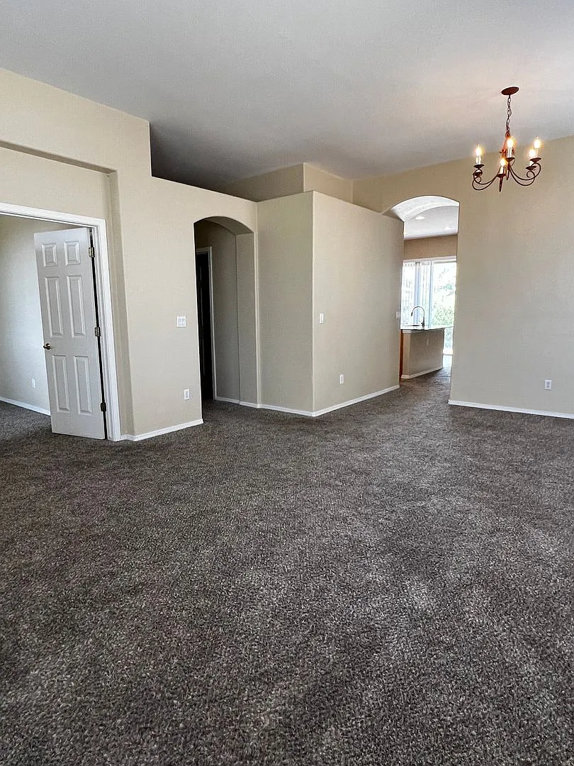 1675 Brentford Way - Located in Double Diamond!! — Photo 4