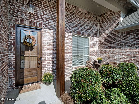 3rd image of 117 Sweetbriar Dr