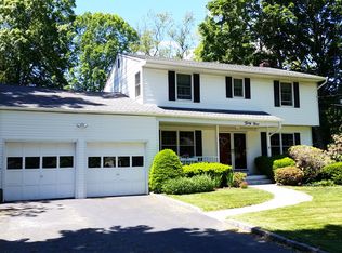 39 Rolling Rd, Miller Place, NY 11764