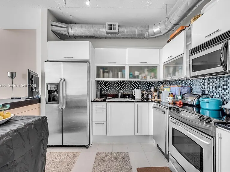 690 SW 1st Ct #Penthouse II16 — Photo 4