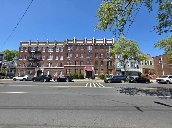 2271 Kennedy Boulevard image 1 of 14
