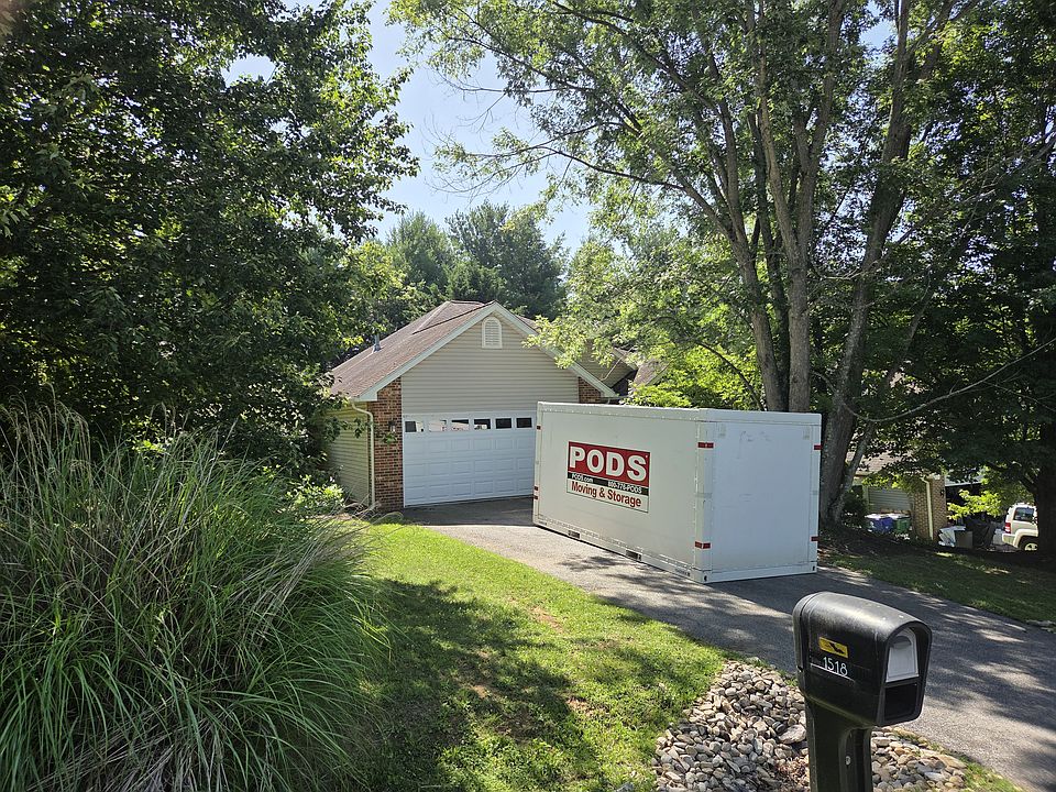 2 car garage, plus plenty of room in the driveway. Great house shade as well