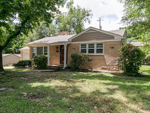 3rd image of 1425 Vista Ln