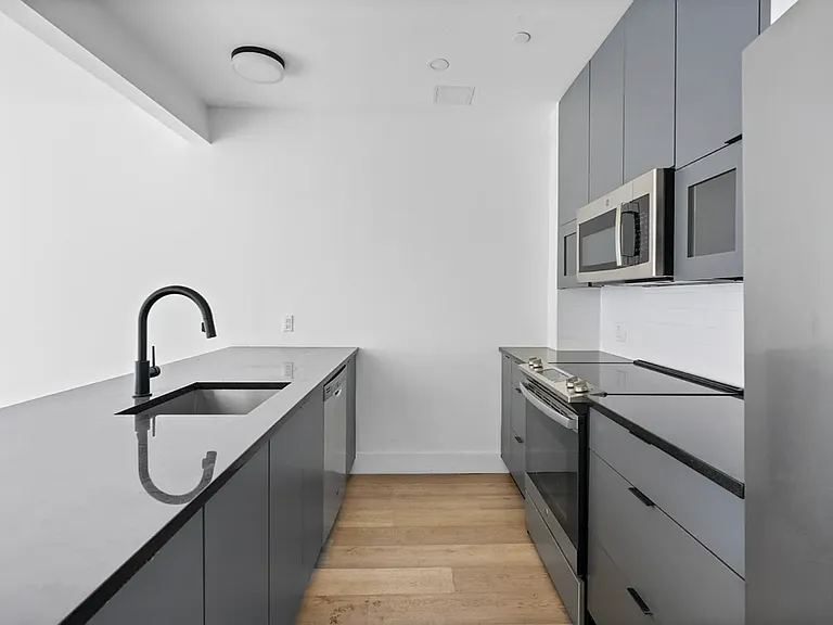 2490 3rd Ave #5A — Photo 10