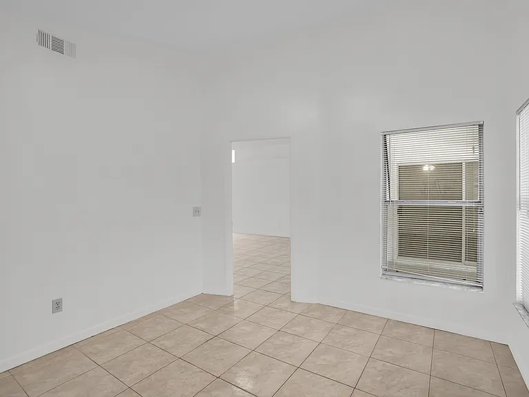 1005 Delnova Ln — Photo 23