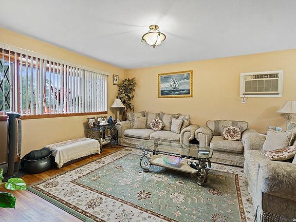 3rd image of 17 Lawrence Ct