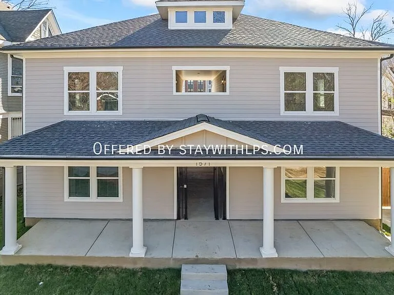 1571 Court Ave #102 — Photo 2