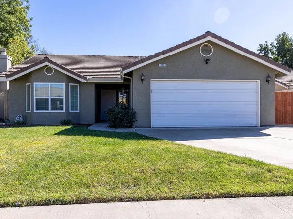 921 W Terrace Dr, Hanford, CA 93230