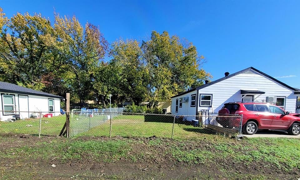 2nd image of 1303 Sleepy Hollow Dr