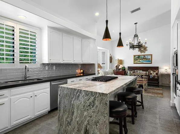 21 Mission Palms W, Rancho Mirage, CA 92270