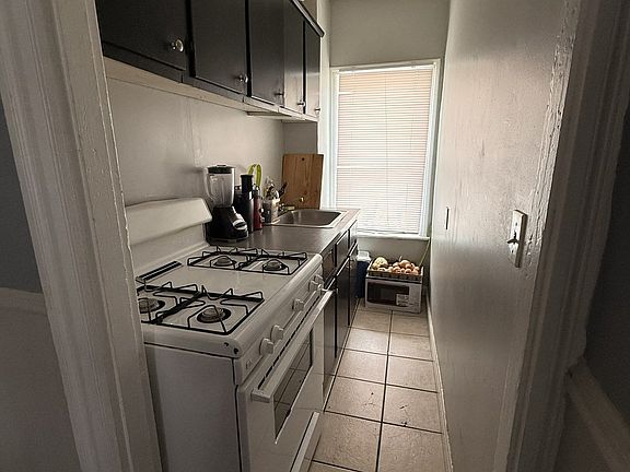 2nd image of 233 Eagle St