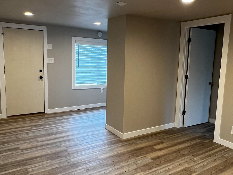 2nd image of 3210 SW Anchor Ave #2