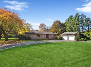 19 Tammys Ln, Muttontown, NY 11791