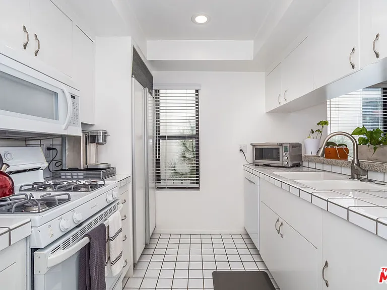 802 Washington Ave — Photo 9