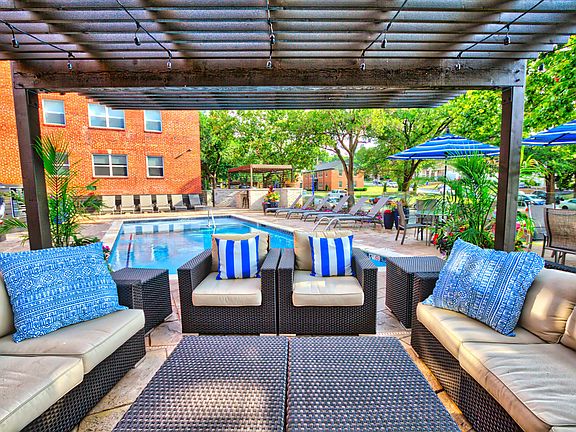 5th image of 4440 Roanoke Pkwy APT 104