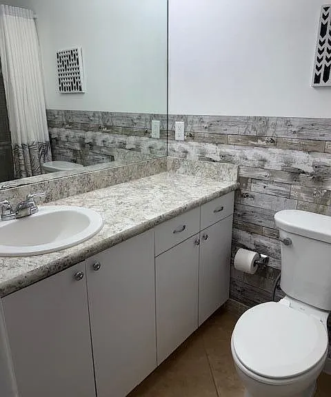 115 Lakes End Dr #D — Photo 9