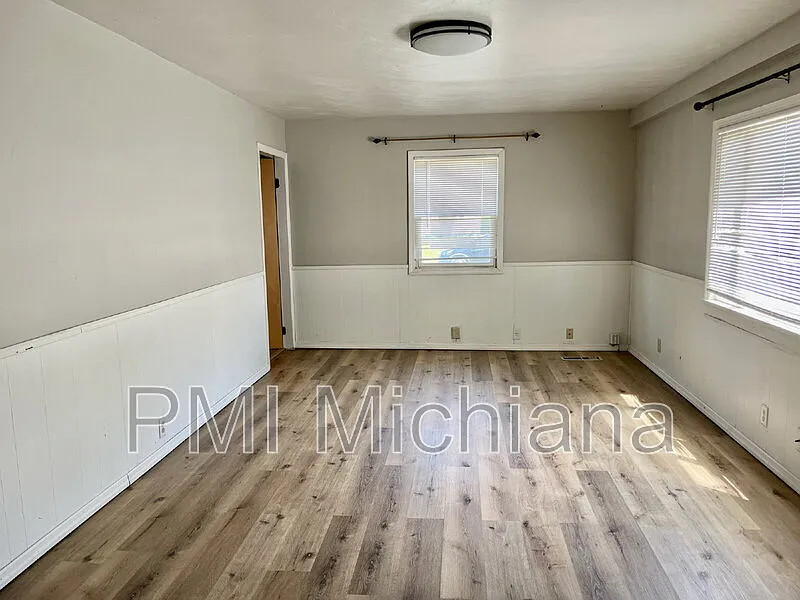 3 bed, 1.0 bath, 1201 sqft, $1,400 — Photo 2