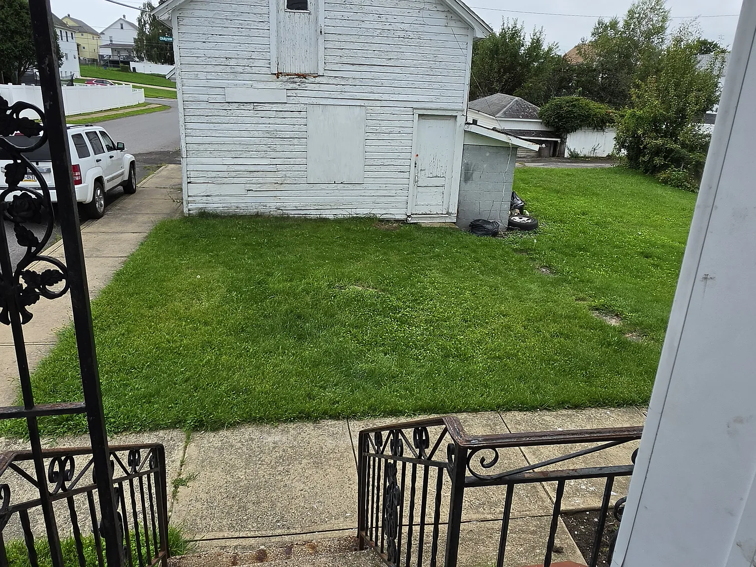 3 bed, 1100 sqft, $1,300 — Photo 2