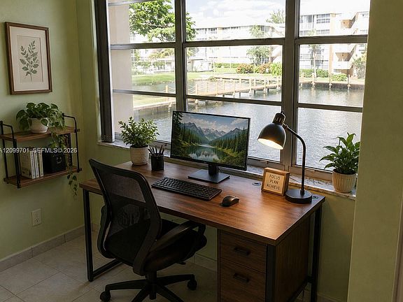 4th image of 2741 Taft St APT 206