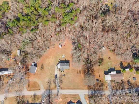 3rd image of 1820 Brian Kelly Ln