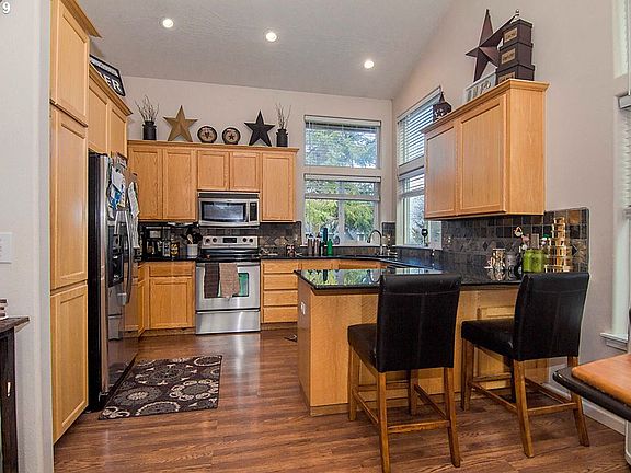 4th image of 2143 Linnell Ave