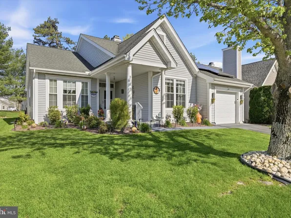 6 Fountain View Dr, Barnegat, NJ 08005