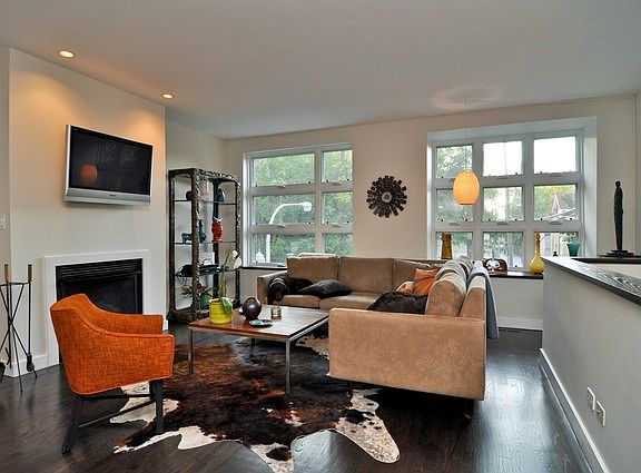 2nd image of 7205 N Oakley Ave #0