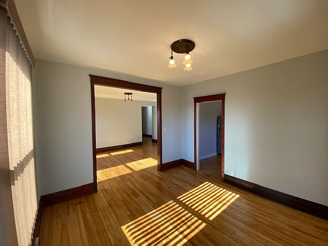 West Franklin Avenue Apartments — Photo 12