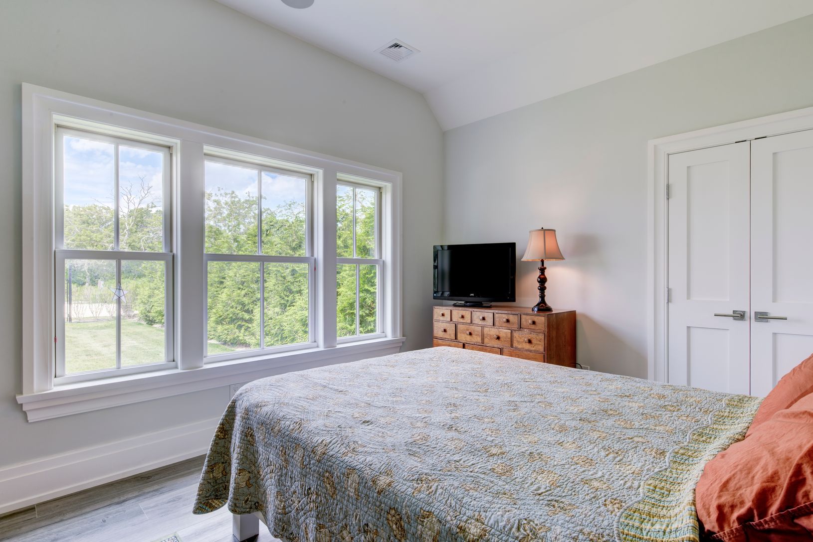  Cottage Bedroom
