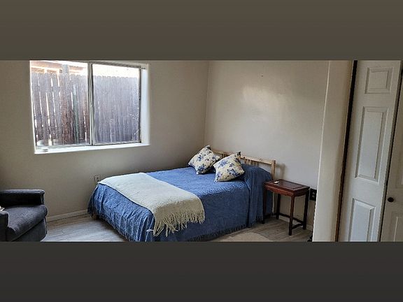 2nd image of 258 1/2 Urioste St