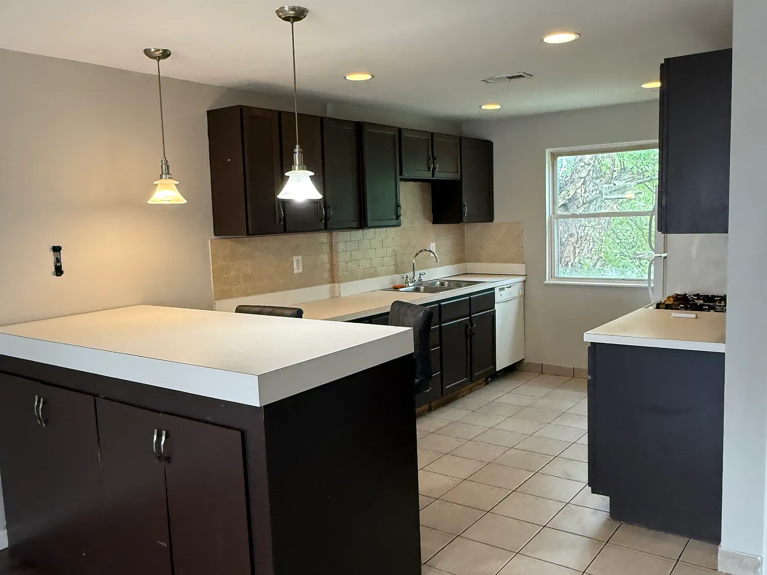 2 bed, 1000 sqft, $1,050 — Photo 3