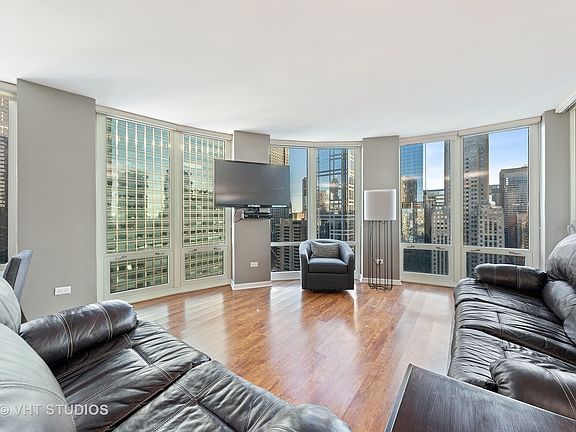 3rd image of 345 N La Salle Dr APT 2906