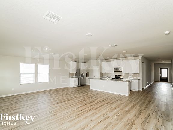 3rd image of 2712 La Mundial St