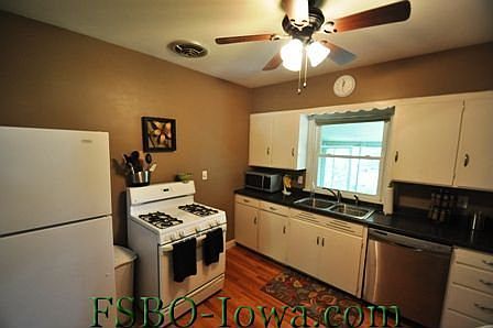 Kitchen- all appliances will stay