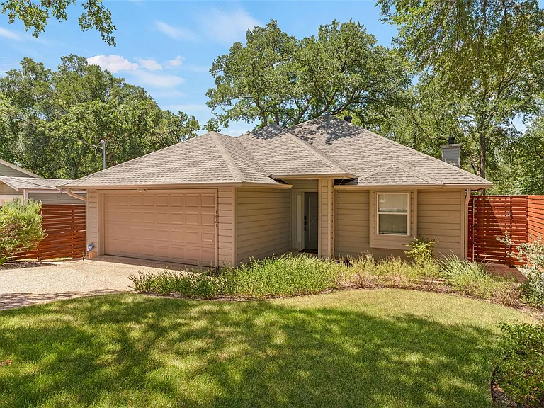 1621 Maggie Mayes St — Photo 40