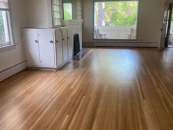 2nd image of 921 4th Ave N #346867AD9