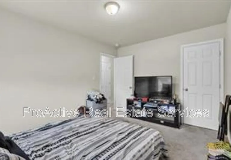 223 N 7th St — Photo 14