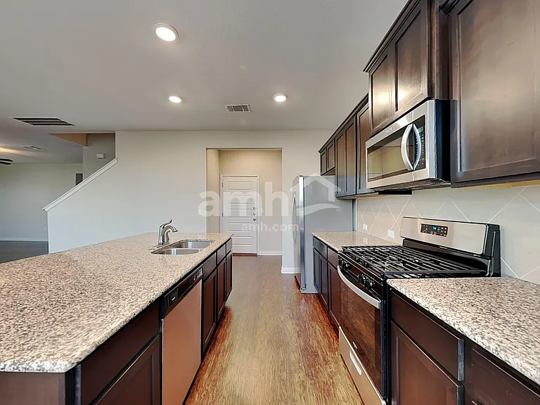 8112 Turnberry Ln — Photo 3