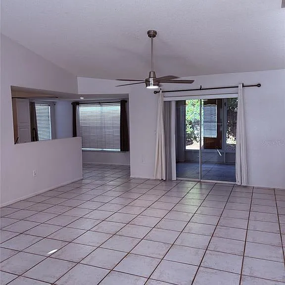 7330 Fairwood Ave — Photo 10