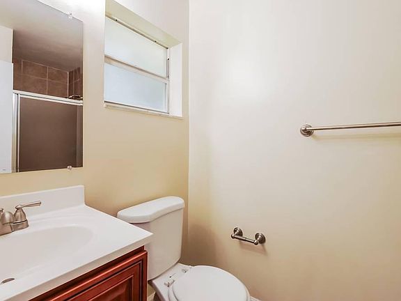 4th image of 7606 NW 40th St