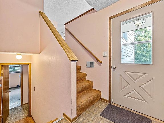 3rd image of 15 Birch Ct