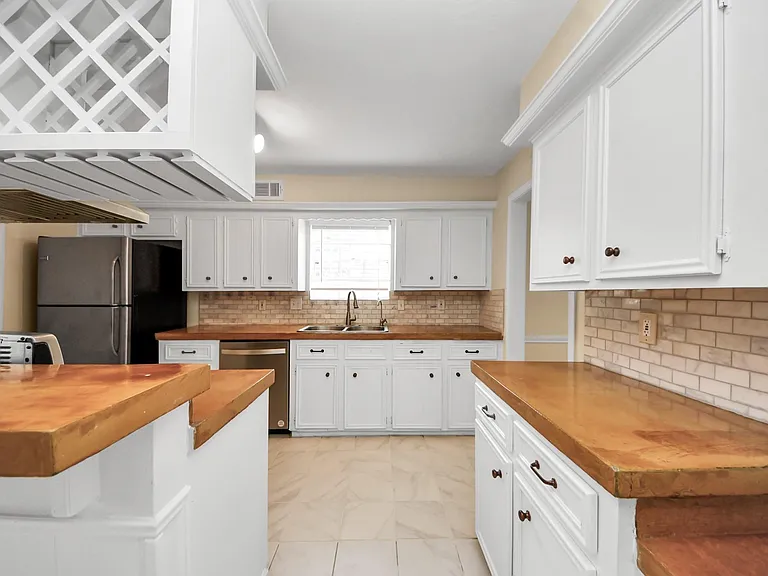 11411 Briar Forest Dr — Photo 19